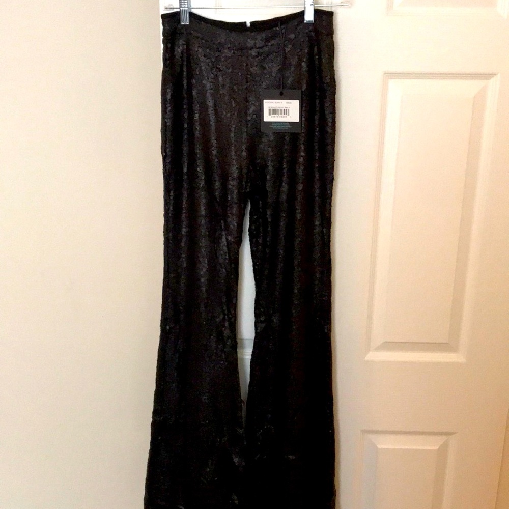 Cynthia Rowley Black Sequin Flare Pant, Size 6. 100% Polyester. Inseam 33.5.